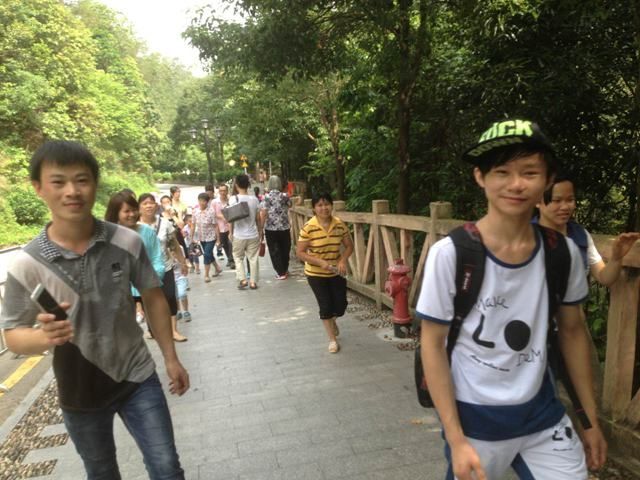 鳳凰山登山、抓魚